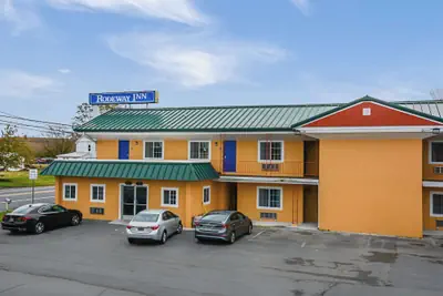 Photo 2 - Rodeway Inn Milford