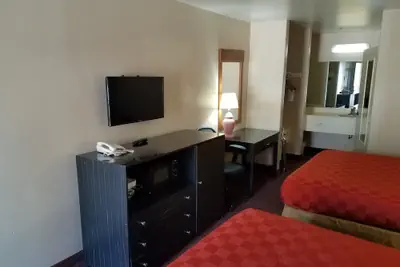 Photo 4 - Olive Tree Inn & Suites, a Howard Johnson by Wyndham