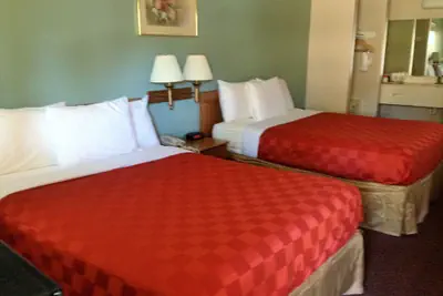 Photo 3 - Olive Tree Inn & Suites, a Howard Johnson by Wyndham