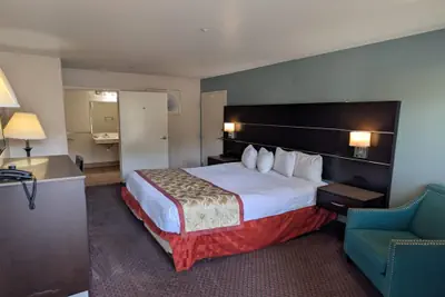 Photo 2 - Olive Tree Inn & Suites, a Howard Johnson by Wyndham