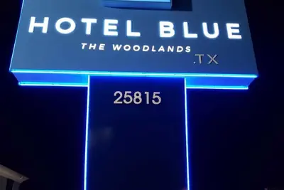 Photo 2 - Hotel Blue - Woodlands