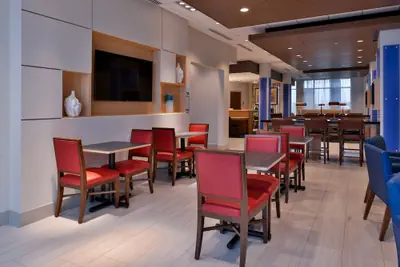 Photo 3 - Holiday Inn Express & Suites Marshalltown by IHG