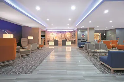 Photo 3 - La Quinta Inn & Suites by Wyndham Opelika Auburn