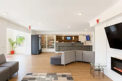 Photo 5 - Horizon Inn & Suites