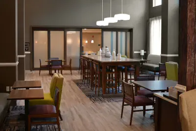 Photo 4 - Hampton Inn & Suites Philadelphia/Media