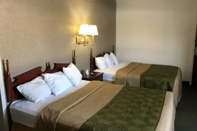 Photo 4 - Posh Inn & Suites