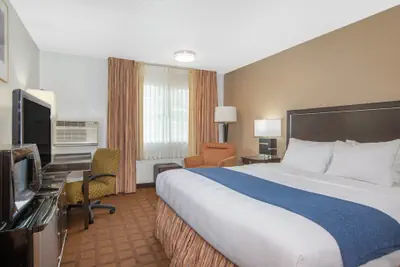 Photo 4 - Umpqua Valley Hotel