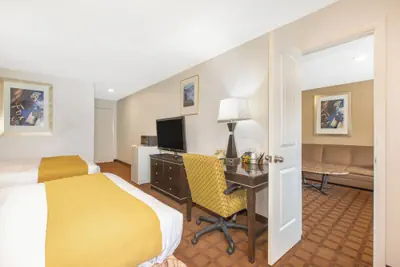 Photo 5 - Umpqua Valley Hotel