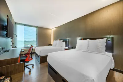 Photo 2 - Best Western Premier Springfield Plaza District Hotel