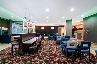 Photo 4 - La Quinta Inn & Suites by Wyndham Tuscaloosa University