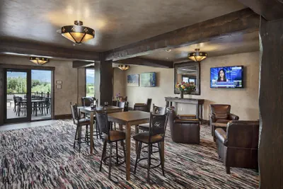 Photo 5 - Glacier International Lodge