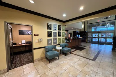 Photo 3 - MainStay Suites Madison - Monona