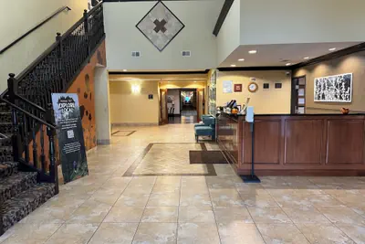 Photo 4 - MainStay Suites Madison - Monona