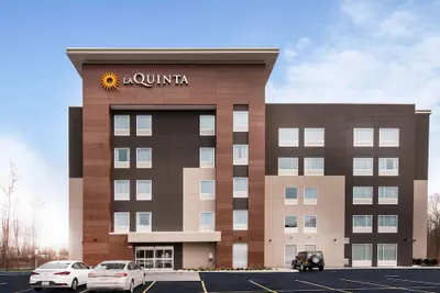 Photo 2 - La Quinta Inn & Suites by Wyndham Buffalo Amherst