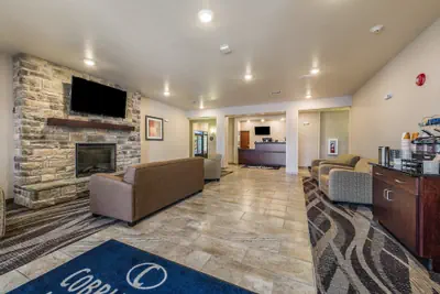 Photo 2 - Cobblestone Hotel & Suites - Hutchinson