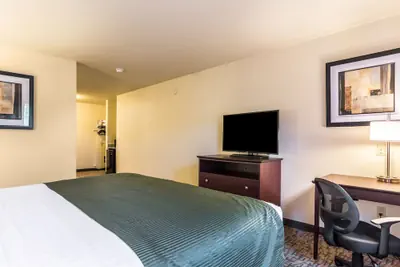 Photo 5 - Cobblestone Hotel & Suites - Hutchinson