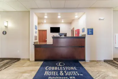 Photo 3 - Cobblestone Hotel & Suites - Hutchinson