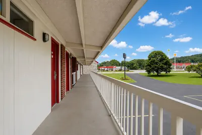 Photo 3 - Hometown Inn Staunton VA near Hwy 11