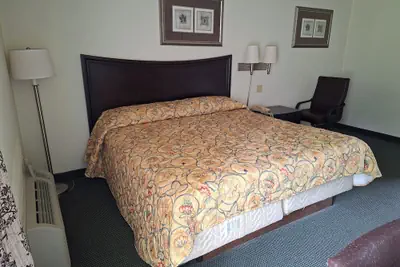 Photo 4 - Hometown Inn Staunton VA near Hwy 11