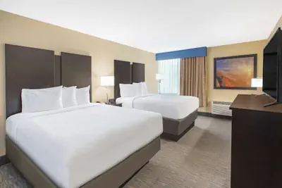 Photo 4 - Days Inn & Suites Grand Rapids Near Downtown