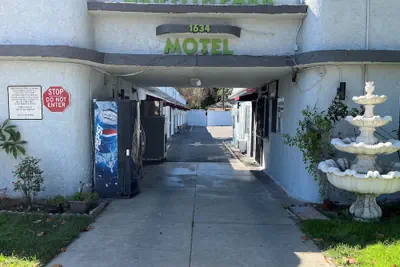 Photo 2 - Griffith Park Motel - LA Hollywood Area
