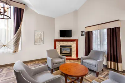 Photo 4 - Quality Inn & Suites Gorham Riverside