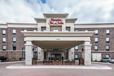 Photo 2 - Hampton Inn & Suites Allen Park