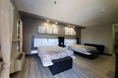 Photo 2 - Crystal Inn