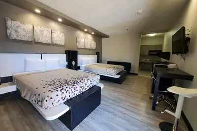 Photo 3 - Crystal Inn