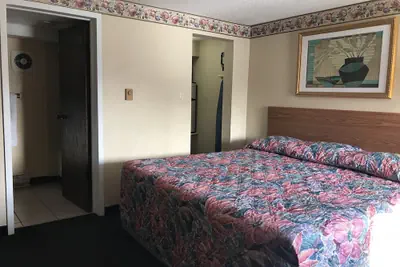 Photo 5 - West Motel