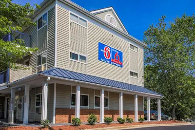 Photo 2 - Studio 6 Extended Stay - Greensboro, NC - I-40