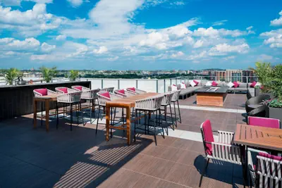 Photo 2 - Courtyard by Marriott Washington Downtown/Convention Center