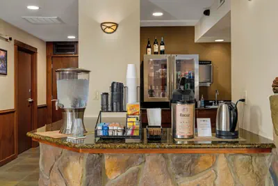Photo 5 - Redwood Garden Inn