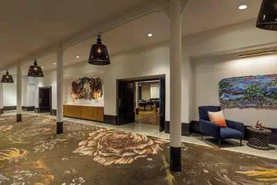 Photo 5 - Crossroads Hotel