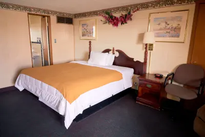 Photo 4 - South Wind Inn