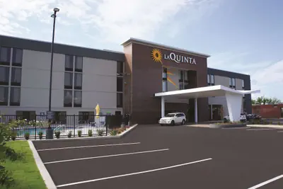 Photo 2 - La Quinta Inn & Suites by Wyndham Columbus MS