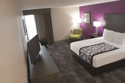 Photo 5 - La Quinta Inn & Suites by Wyndham Columbus MS