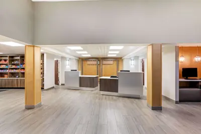 Photo 3 - La Quinta Inn & Suites by Wyndham Columbus MS