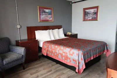 Photo 5 - Starway Inn