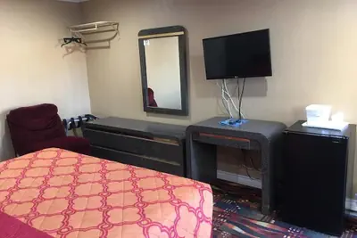 Photo 3 - Budget Inn