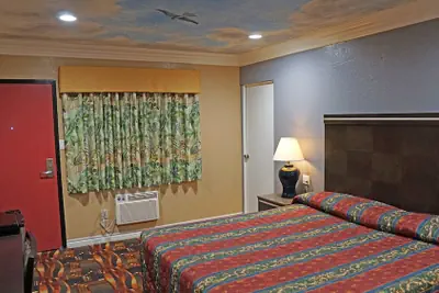Photo 5 - Budget Inn