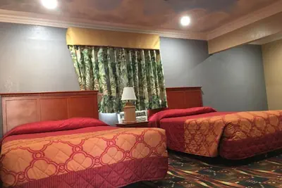 Photo 4 - Budget Inn