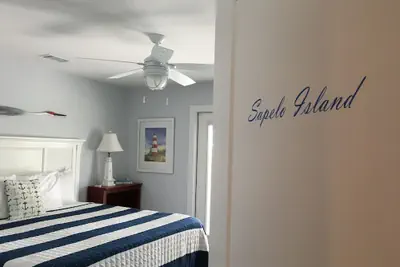 Photo 3 - Darien Waterfront Inn