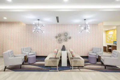 Photo 4 - La Quinta Inn & Suites by Wyndham Dallas Duncanville