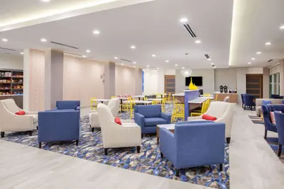 Photo 3 - La Quinta Inn & Suites by Wyndham Dallas Duncanville