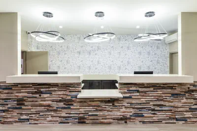 Photo 4 - Hollywood Inn Suites Hotel