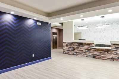 Photo 5 - Hollywood Inn Suites Hotel