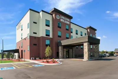 Photo 2 - Cobblestone Hotel & Suites - Appleton International Airport