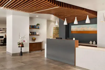 Photo 5 - La Quinta Inn & Suites by Wyndham San Luis Obispo Downtown