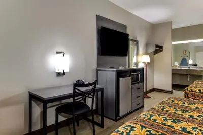 Photo 5 - Executive Inn & Suites